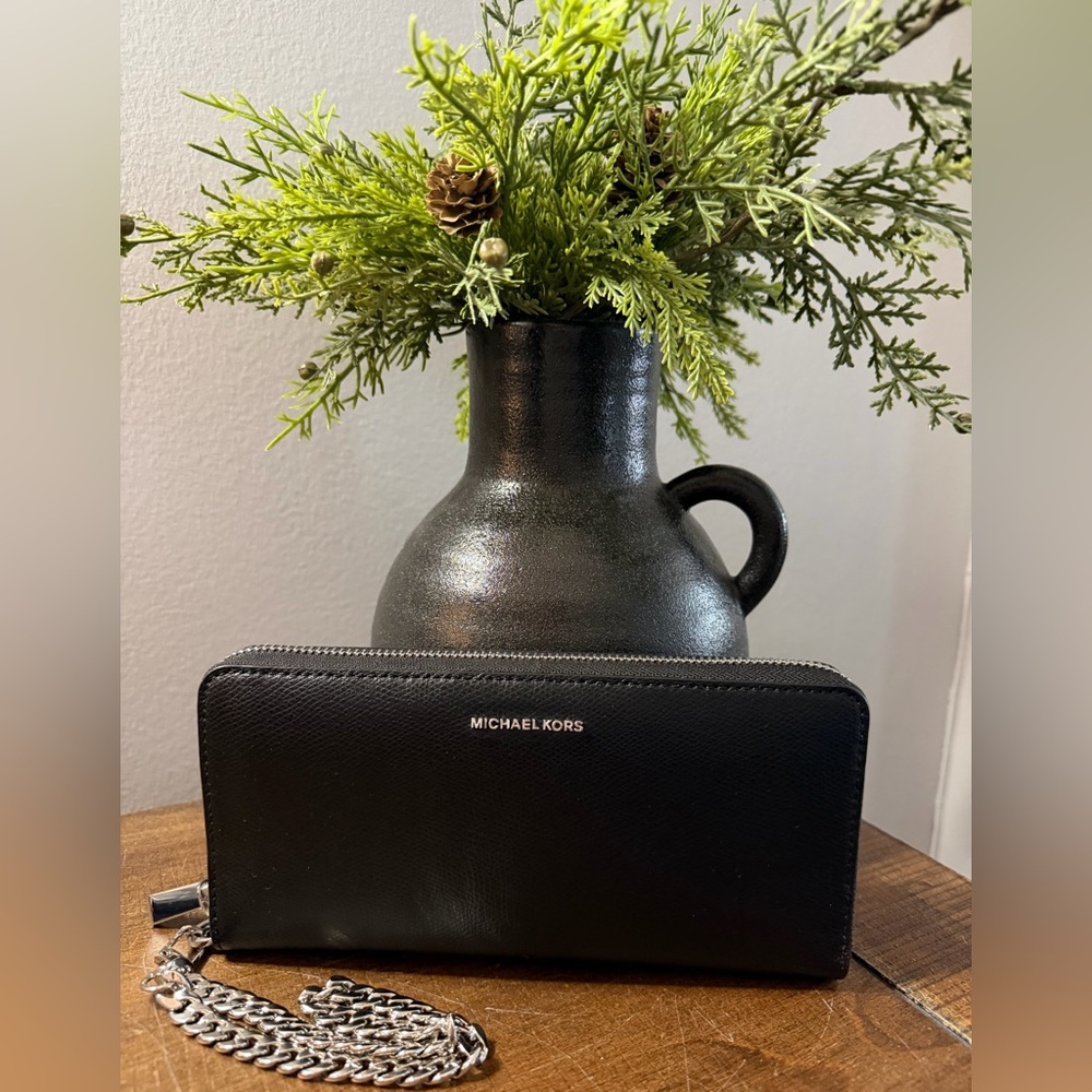 Michael Kors Jet Set Continental Wristlet